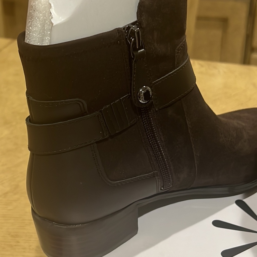 Isaac Mizrahi Ankle Boots - Picture 6 of 8